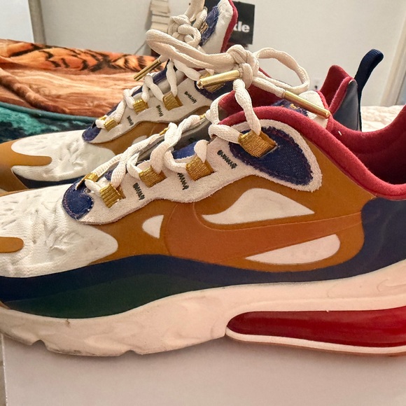 Women’s Nike Air Max 270 React - Picture 4 of 7